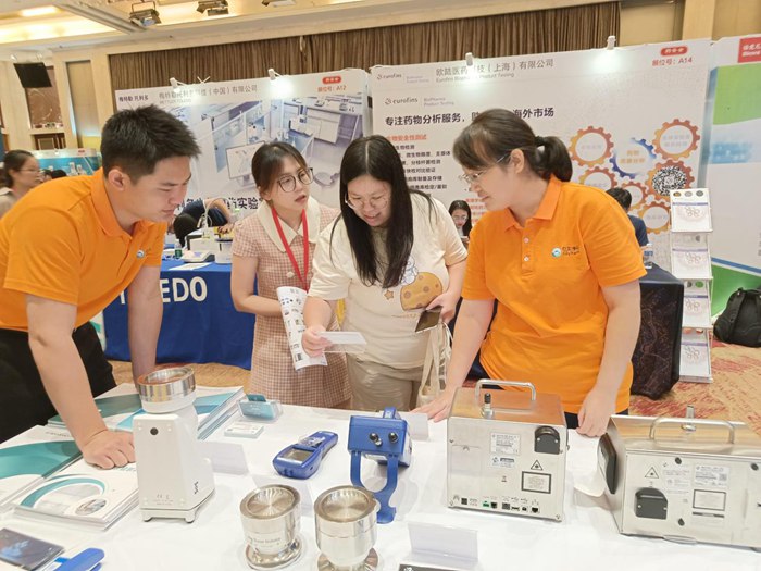 第十四屆藥品質(zhì)量安全大會首日盛況直擊，億天凈化精彩亮相！