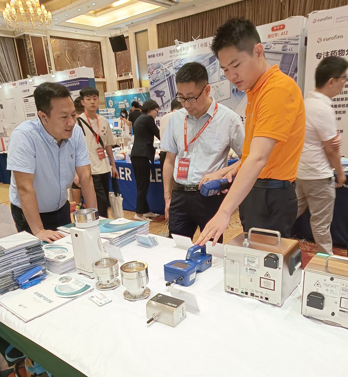 第十四屆藥品質(zhì)量安全大會首日盛況直擊，億天凈化精彩亮相！