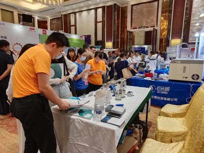 第十四屆藥品質(zhì)量安全大會首日盛況直擊，億天凈化精彩亮相！