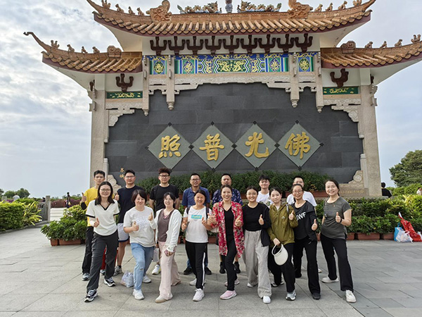 登山團建丨攜手共進 勇攀高峰